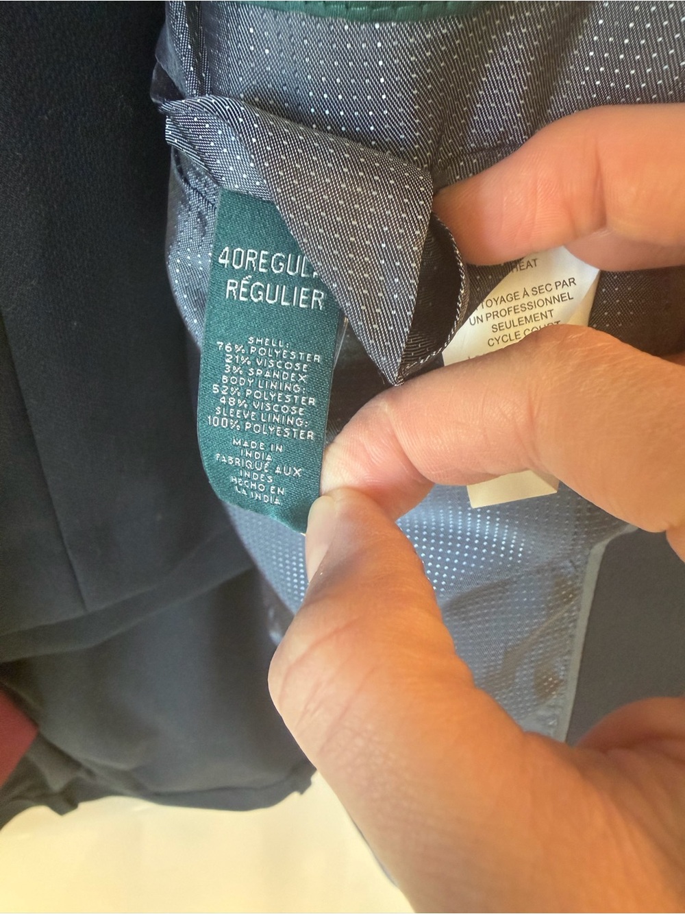 Classic Perry Ellis Navy suit w/ Burgundy Tie - Picture 5 of 10